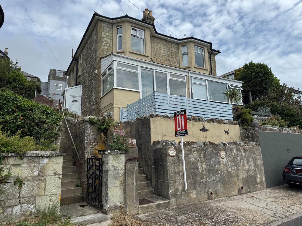Lot: 101 - SEMI-DETACHED HOUSE FOR IMPROVEMENT WITH SEA VIEWS - A Front View of the House